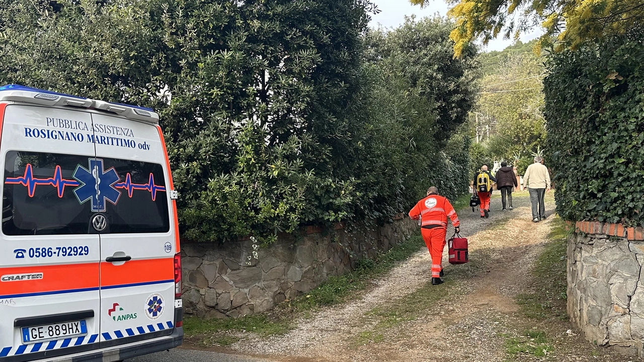 I soccorritori a Quercianella dove è accaduto l’incidente (Foto Novi)