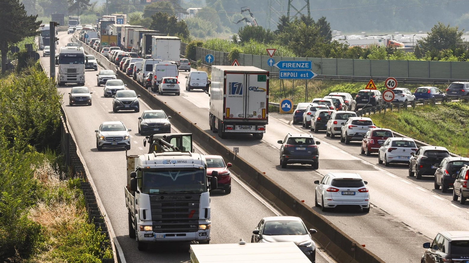 La Fi-Pi-Li, code e guai. La raccolta firme contro il pedaggio ai tir