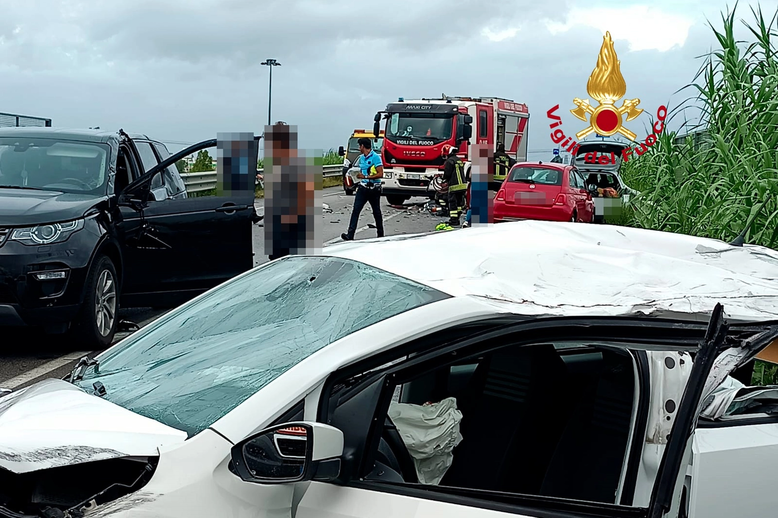 Incidente in via Perfetti Ricasoli, sul posto operatori sanitari e vigili del fuoco