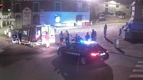 Intervento di carabinieri e ambulanze in una notte di malamovida (foto di repertorio)