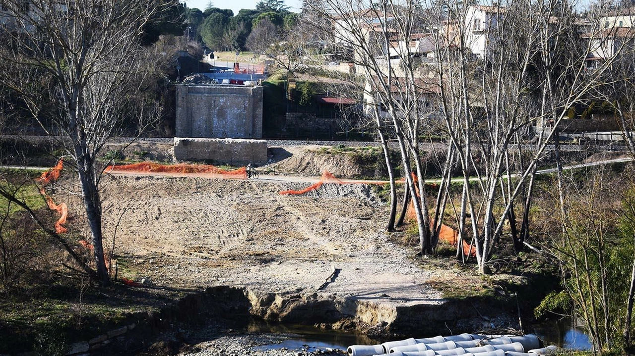 Il Ponte di Bellavista è chiuso ormai da quasi tre anni e adesso le forze politiche di opposizione vanno in pressing sollecitando le amministrazioni