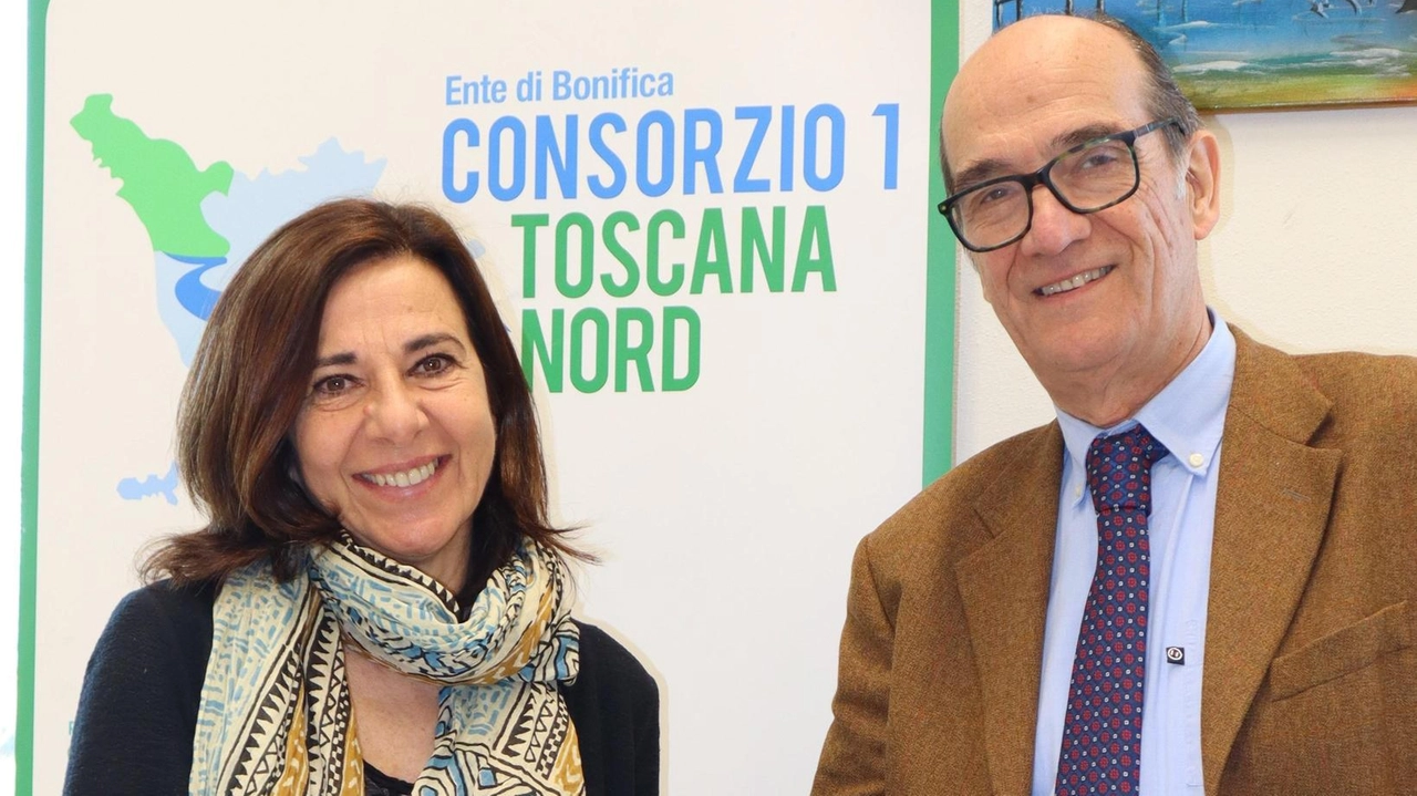 Nella foto Ismaele Ridolfi, insieme a Monica Bini, quando era alla guida del Consorzio di Bonifica Toscana Nord