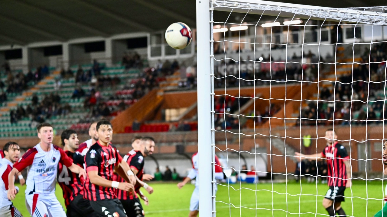 Lucchese-Sestri Levante 0-0, i pali fermano i rossoneri