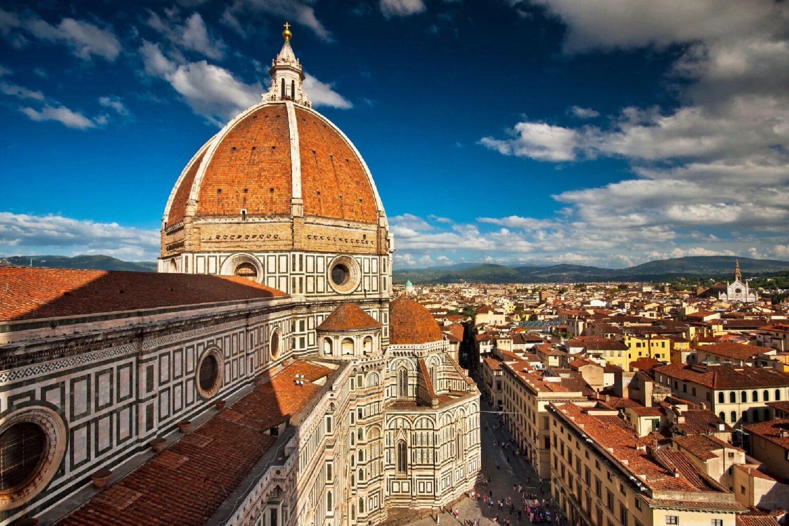 https://www.lanazione.it/image-service/view/acePublic/alias/contentid/MGIyNTE0ZWYtYjZmZi00/0/gli-esperti-di-turismo-arrivano-a-firenze.jpeg