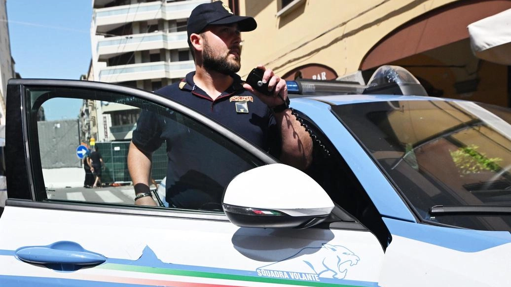 La polizia sta facendo accertamenti per ricostruire la dinamica della caduta