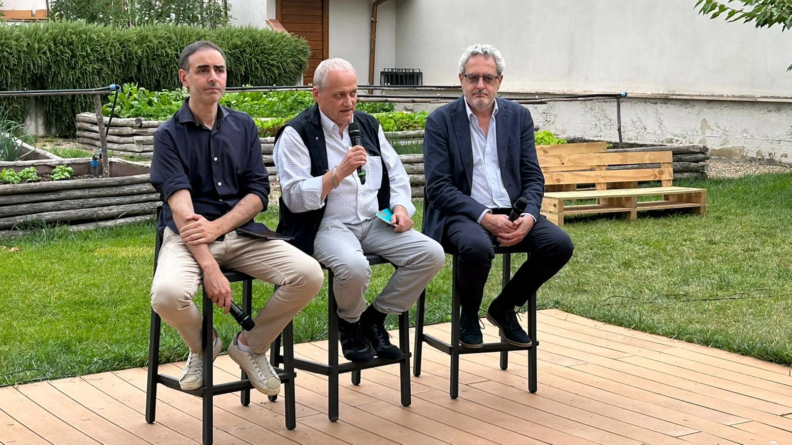 I docenti Marco Valbruzzi e Alessandro Chiaramonte con Massimo Vanni (al centro)