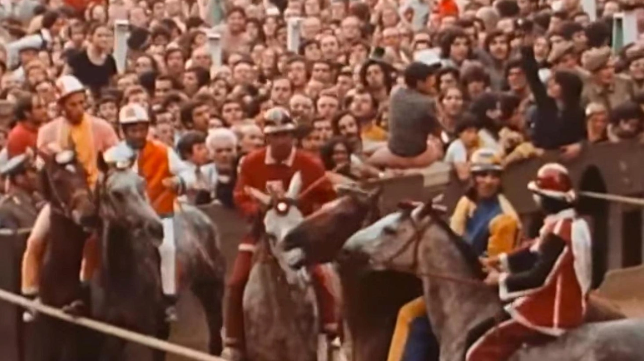 Un frame. del documentario «Siena e il senso della vita» che ha suscitato la levata di scudi di Comune e Consorzio tutela del Palio