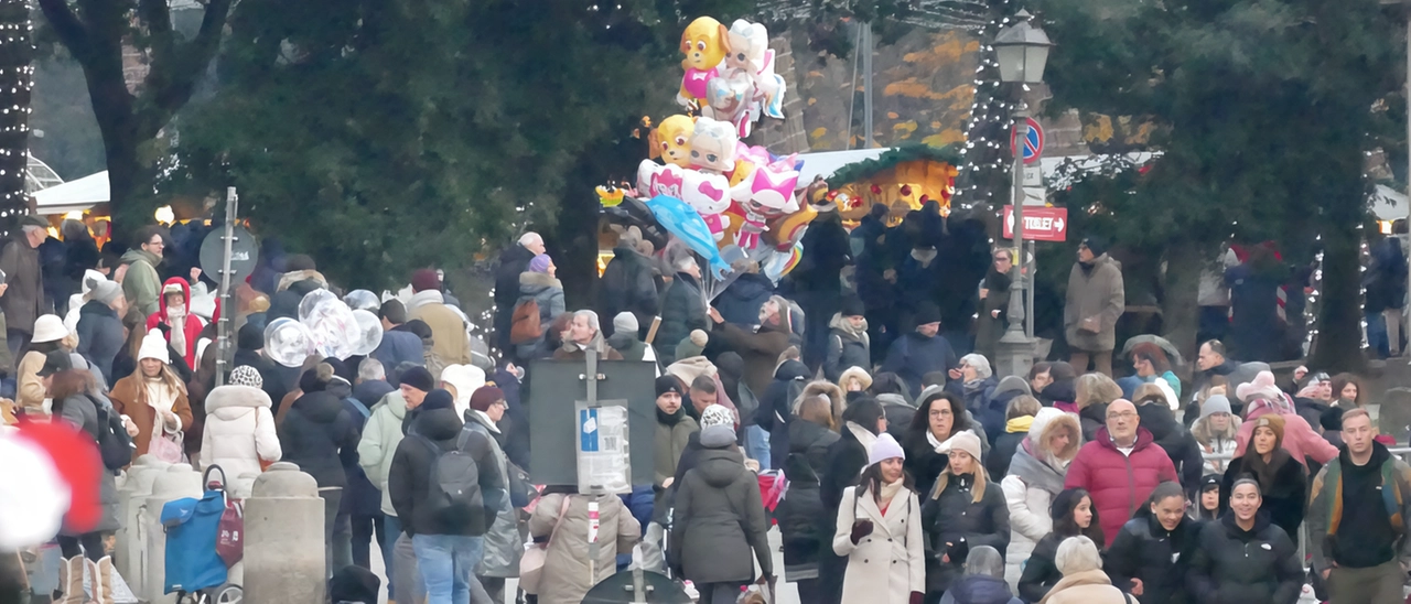 Auto diga per salvare la festa. Accesso alla piazza, i blocchi