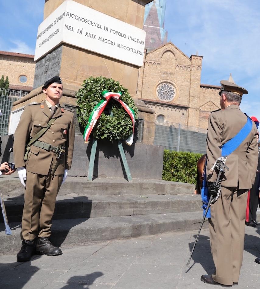 https://www.lanazione.it/image-service/view/acePublic/alias/contentid/MGNkMWNmMzktNjkyZC00/0/commemorazione-in-piazza-dell-unita.jpeg