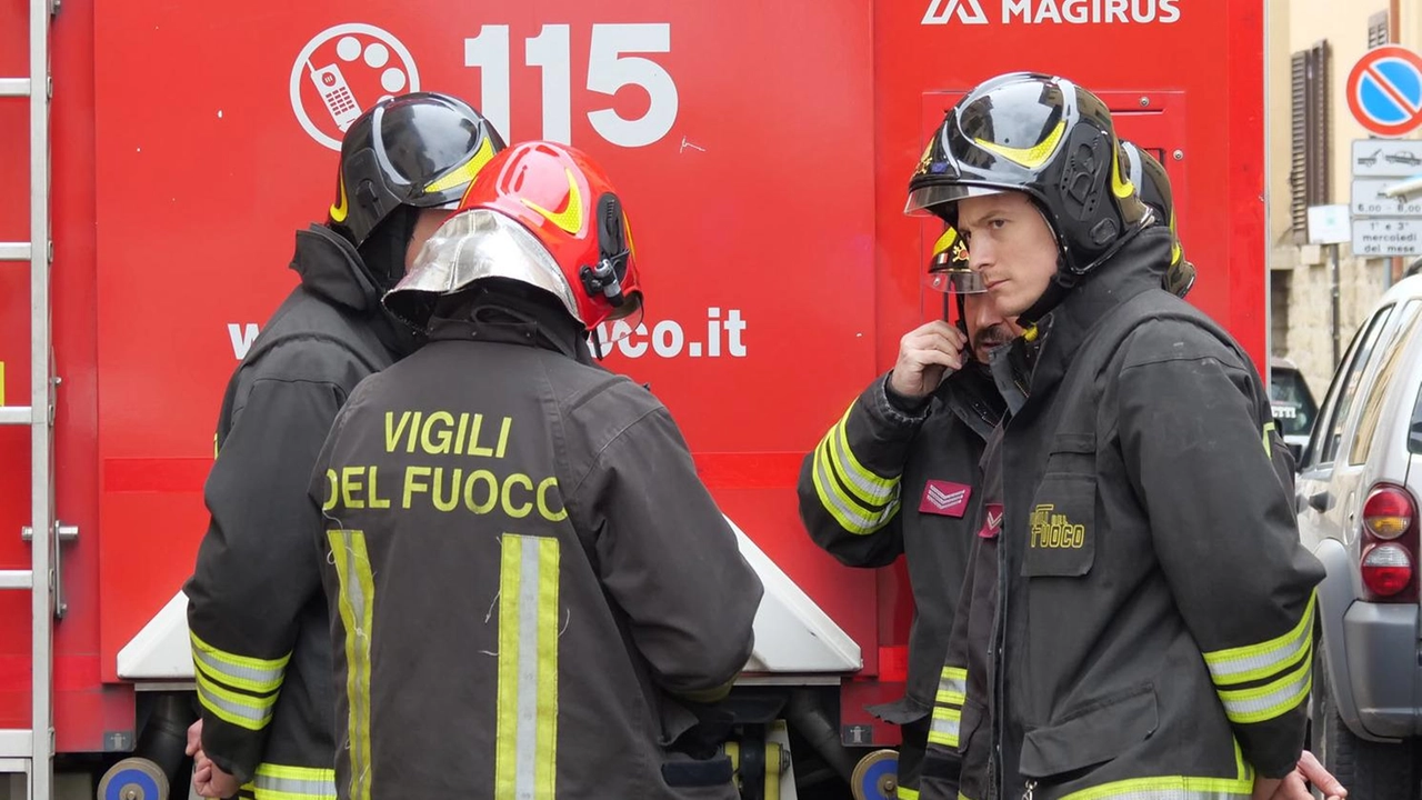 Tragedia a Bucine, anziano signore carbonizzato davanti gli occhi dei vicini. Era nel terreno quando avrebbe avuto un malore ed è caduto nel fuoco.