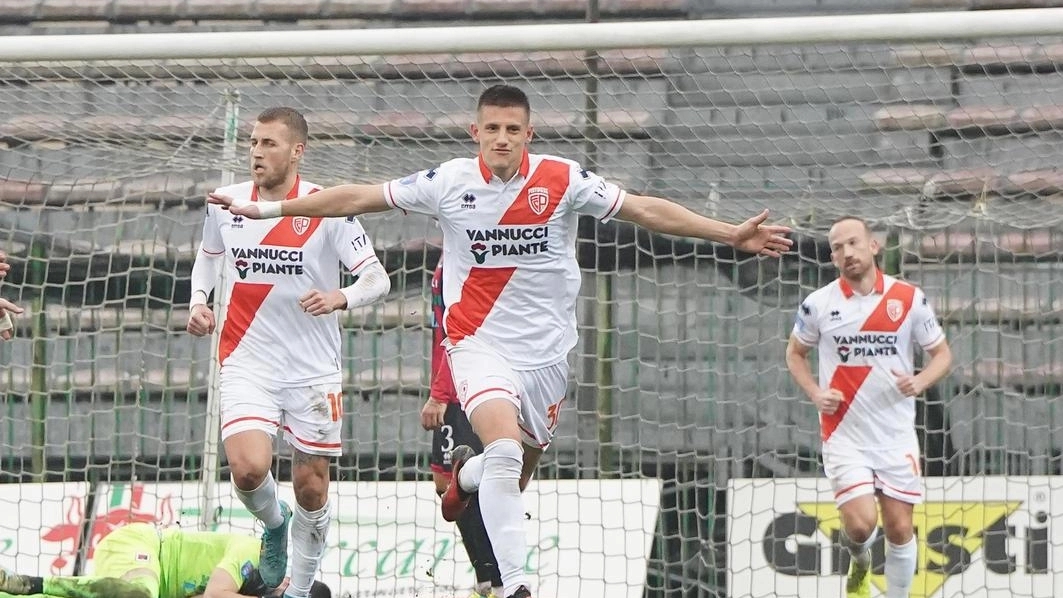 In foto Lorenzo Pinzauti mentre festeggia per il goal al Fiorenzuola