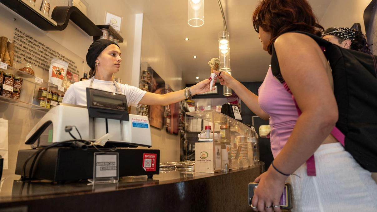 Gelato dolce, ma salato. Fra rincari e qualità. Gli artigiani si dividono: "I prezzi? Dipende..."