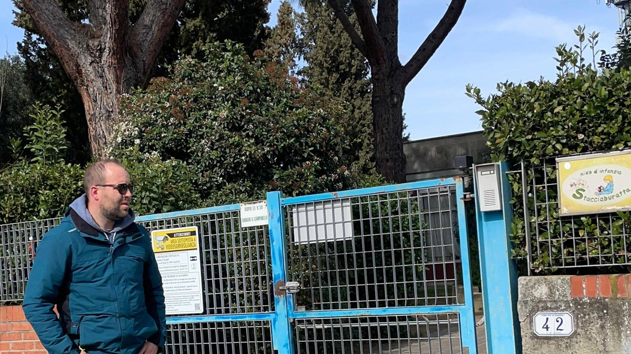 L’esterno del plesso scolastico di Ponzano tra quelli presi di mira