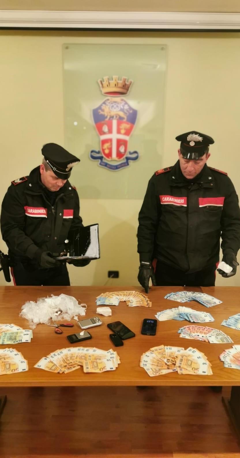 Trovato con cocaina e soldi: 35enne finisce in carcere