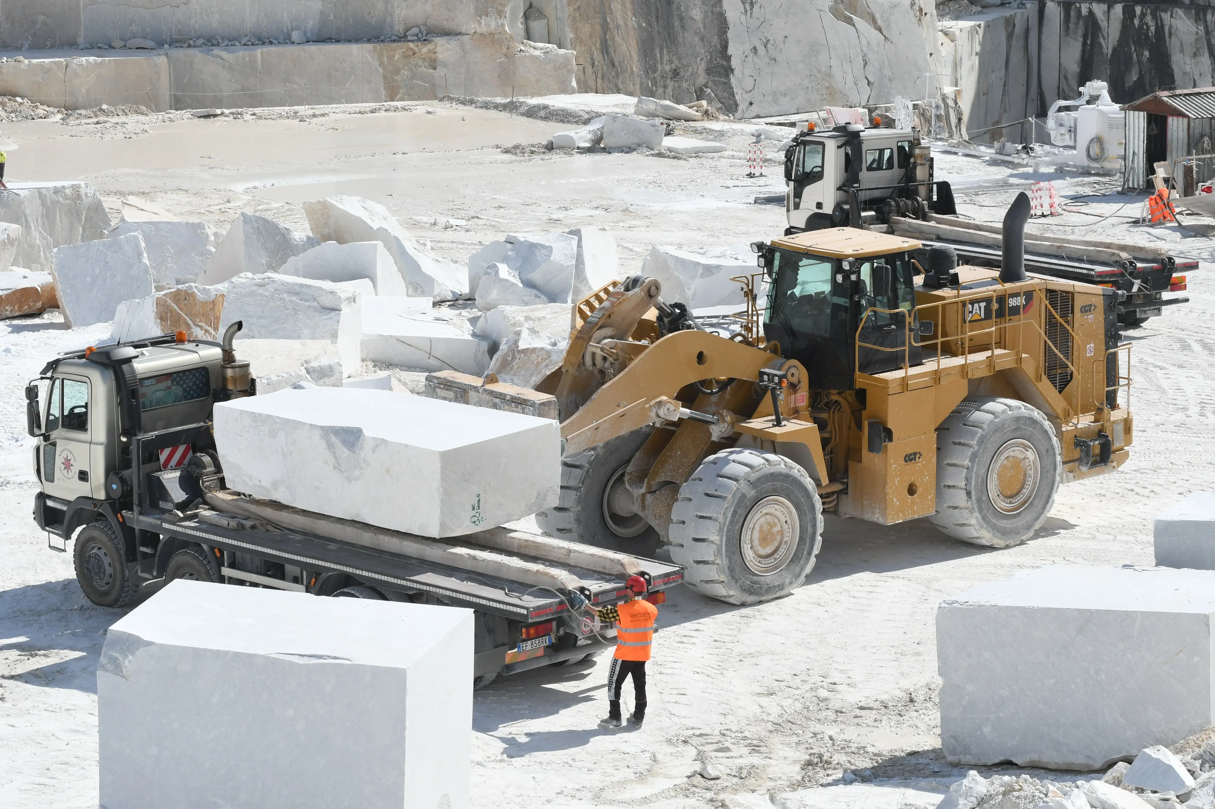 Il costo del marmo: le nuove tariffe, più di 7mila euro un blocco di statuario