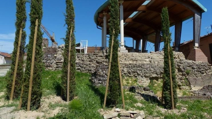 L’area archeologica La Rocca di Santa Maria a Monte con i resti dell’antica pieve le cui prime testimonianze sono di epoca longobarda