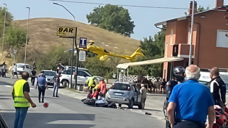 Violento schianto auto-moto. Centauro in gravi condizioni. Ricoverato in ospedale a Perugia