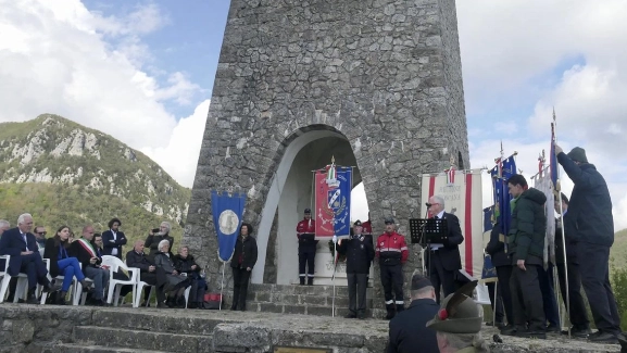 Una celebrazione a Sant'Anna di Stazzema. Sull'eccidio nasce un podcast per tramandare alle nuove generazioni quanto accadde per mano nazista