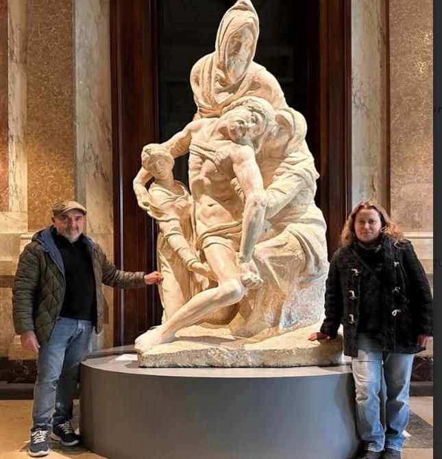 I musei Vaticani commissionano il lavoro e la scultrice-insegnante Claudia Chianucci realizza la Pietà Bandini