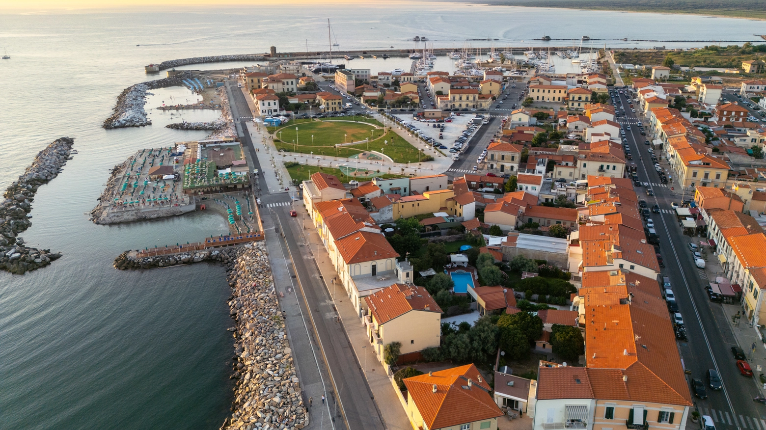 Un'immagine dall'alto di Marina di Pisa