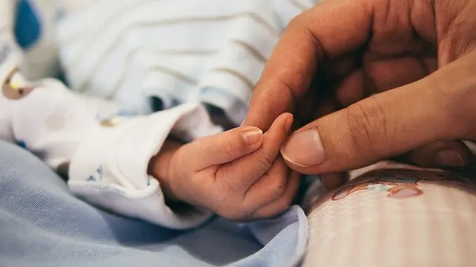 Bronchiolite, paura per un neonato. Salvato con un trattamento “non usuale”