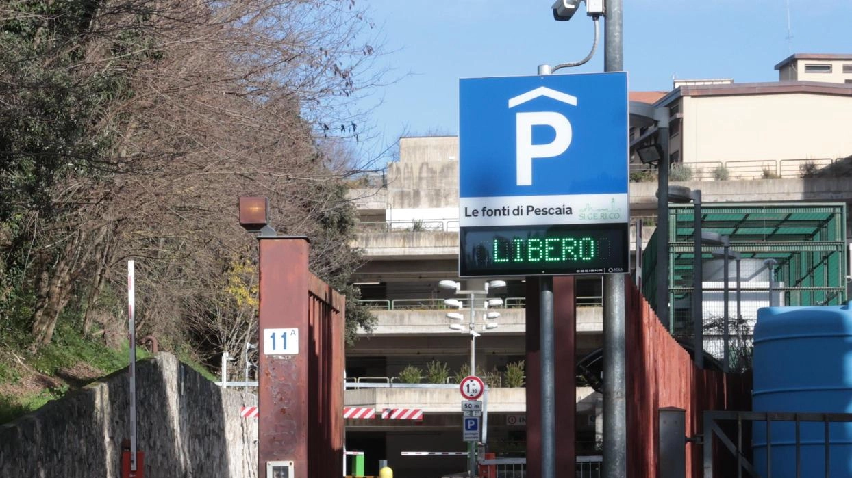 Accanto alle Fonti l’ingresso per i 238 posti auto, 40 per residenti Aru. La presidente di Sigerico Graziadio: "Accesso agevolato alla città". Gli assessori Capitani e Tucci: "Rigenerazione urbana, sosta più facile".