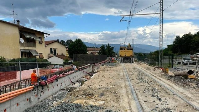 I lavori sul tratto della ferrovia fra Pistoia e Montecatini