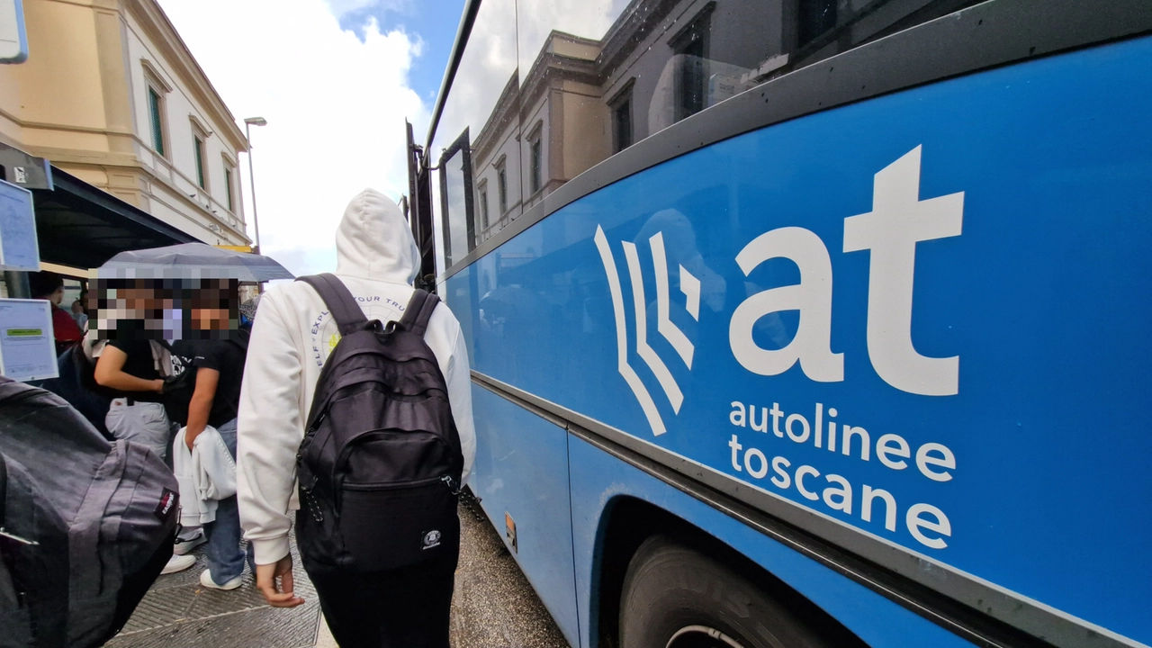 autolinee toscane - autobus bus tram studenti Acerboni/FotoCastellani