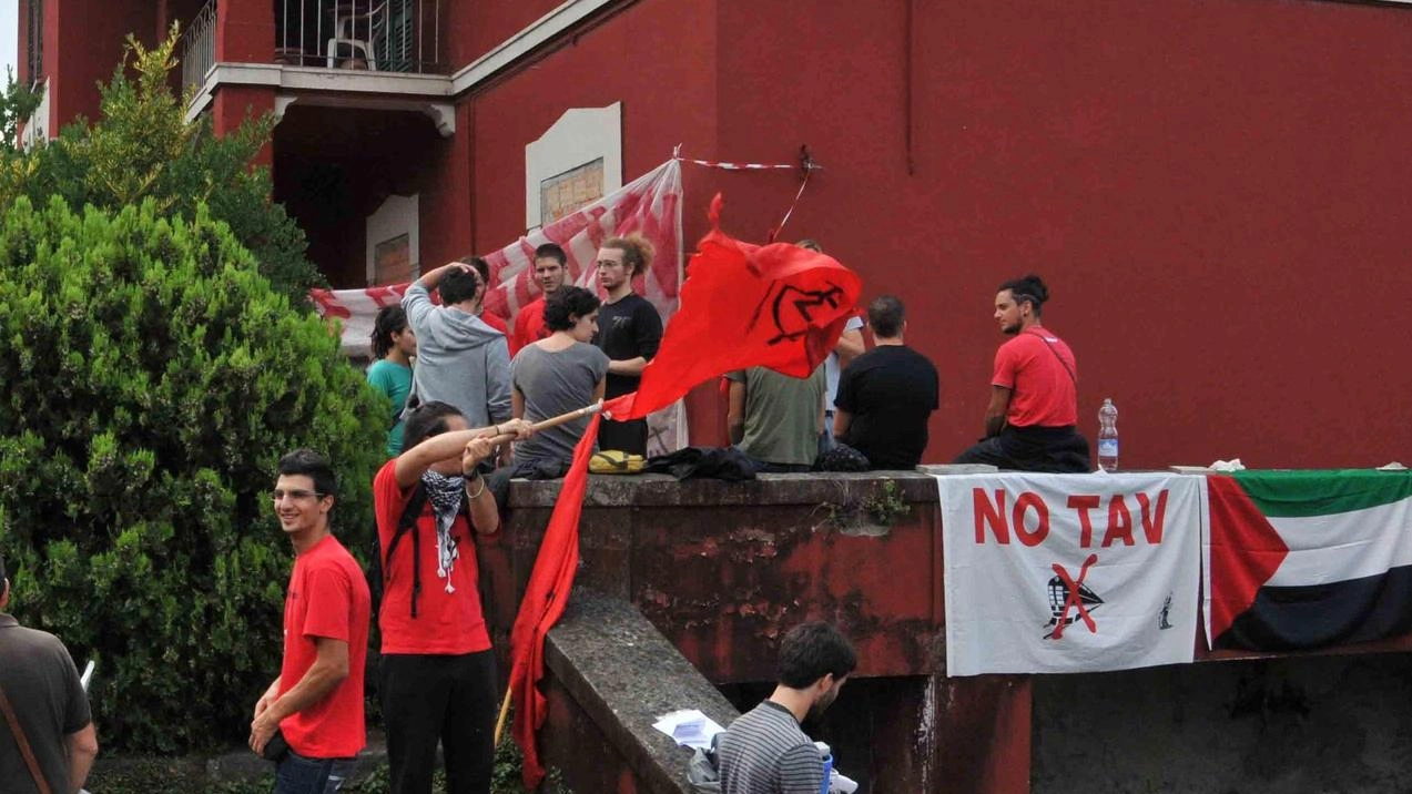 Casa rossa occupata ’Verso i beni comuni’