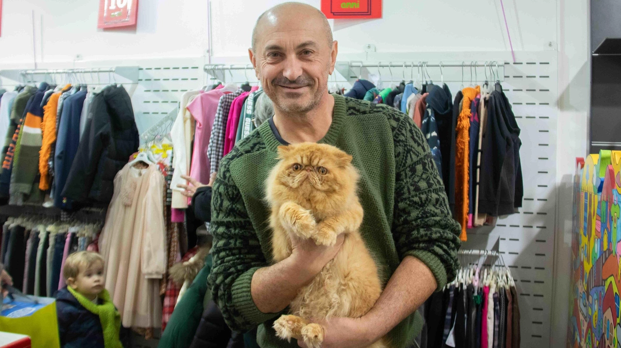 Un momento della passata edizione dell’iniziativa “Pisa Cat Friendly“ dove gli animali entrano nei negozi (Foto d’archivio)