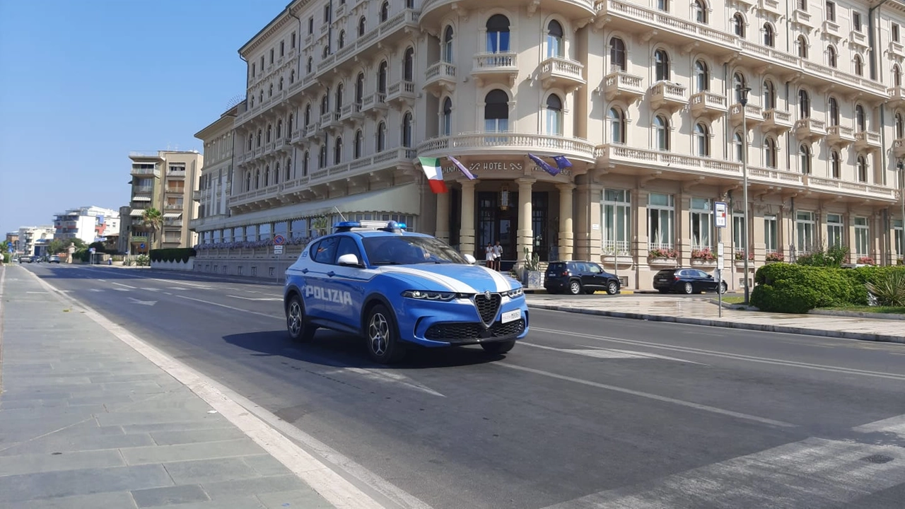 La Polizia ha arrestato due ladri su indicazione di una cittadina