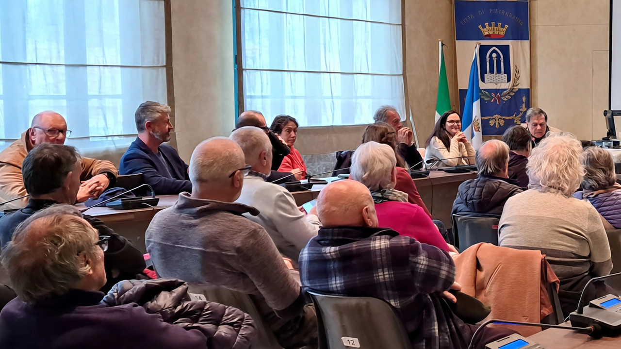 L’incontro di martedì pomeriggio nella sala consiliare del municipio ha richiamato una trentina di persone