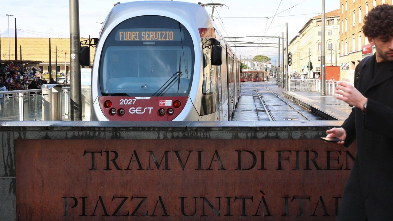 Continueranno ad arrivarci tram dall’aeroporto alle 5 del mattino e a mezzanotte: sarà rimpiazzata dalla Vacs. Vanno avanti le prove sulla linea, al verdetto mancano pochi giorni. Ma fra i passeggeri è già nostalgia.