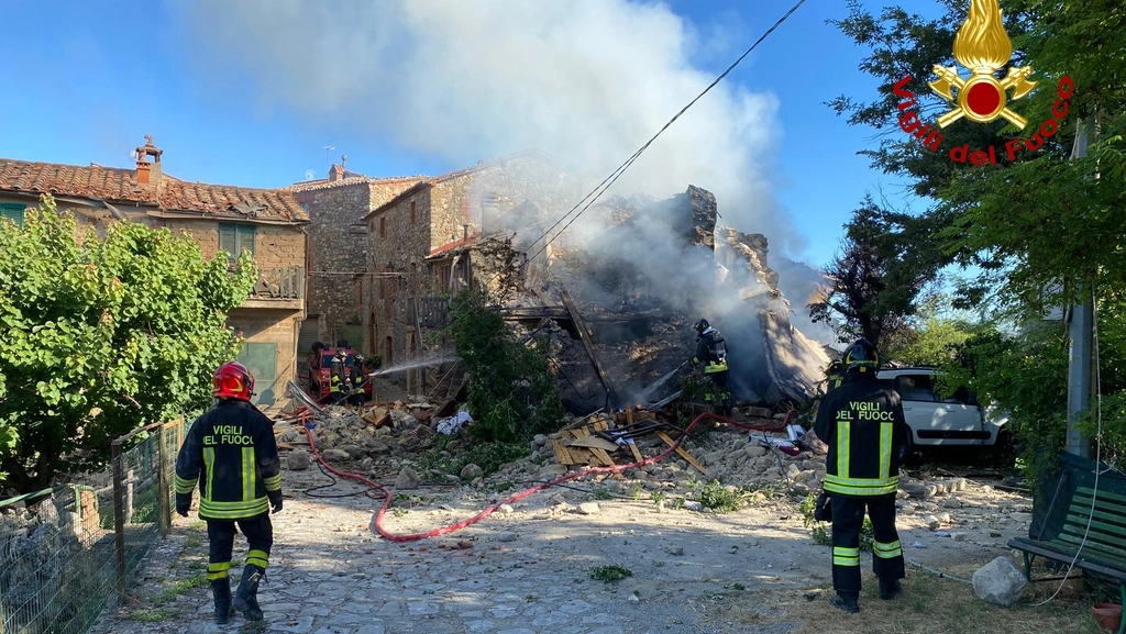 La casa esplosa a Parrano (foto vigili del fuoco)