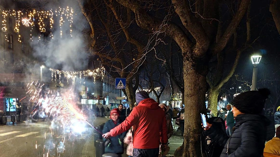 Grande spavento la notte dell’ultimo dell’anno, in piazza Gramsci, nella zona della stazione ferroviaria Montecatini Centro. Un ragazzino di otto...