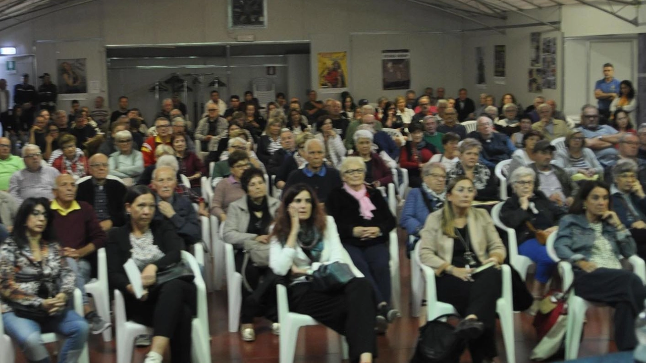 Sala gremita per l’incontro pubblico con il sindaco Cenni sul Ponte di Bellavista