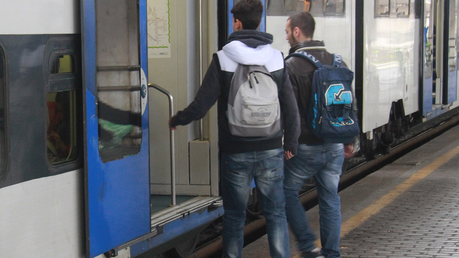 Il treno regionale è stato fermato ad Arezzo, i passeggeri fatti scendere dopo un viaggio interminabile e destinati a altri treni