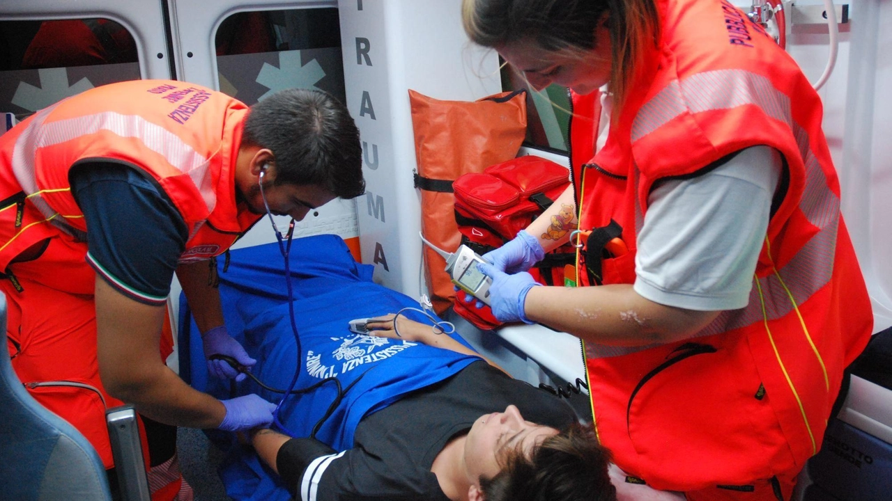 L’ambulanza con i soccorritori attiva nelle 12 ore diurne alla Croce d’oro di Maliseti passerà alla Pubblica Assistenza L’Avvenire per i prossimi due mesi.