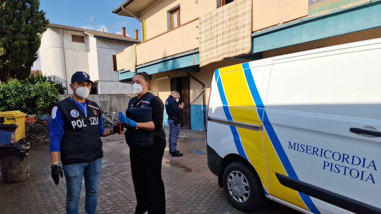 La Polizia scientifica alla parrocchia di Vicofaro (LucaCastellani/FotoCastellani)