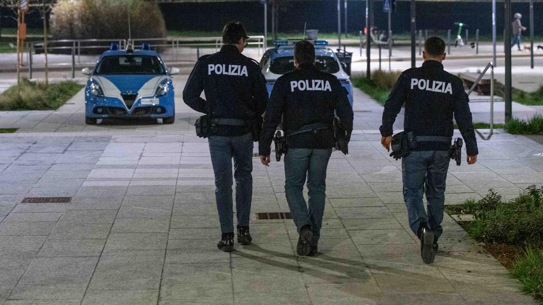 Firenze, scontro tra bande alla stazione. Poi l’agguato: pistola puntata alla tempia di un giovane