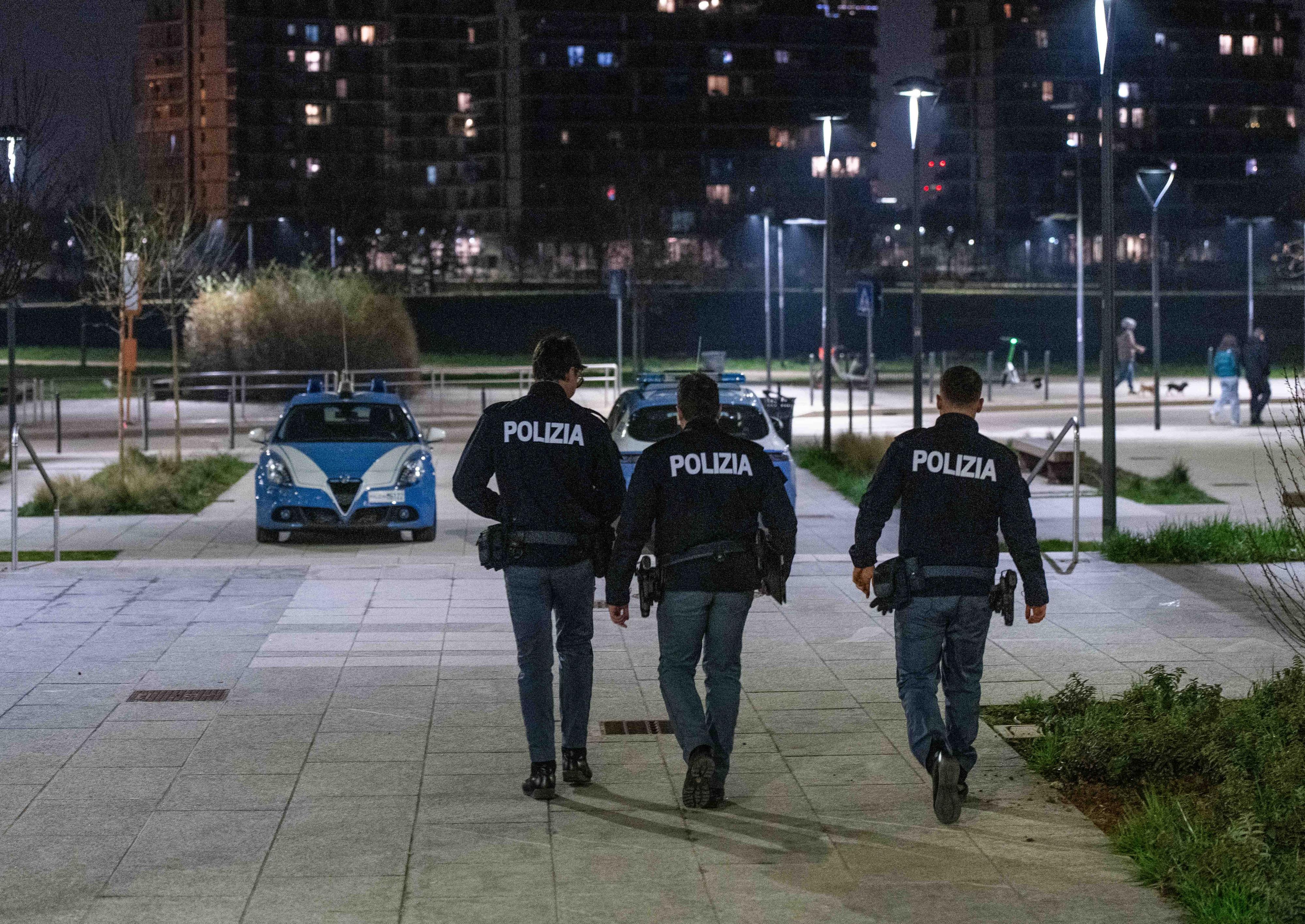 Firenze, scontro tra bande alla stazione. Poi l’agguato: pistola puntata alla tempia di un giovane