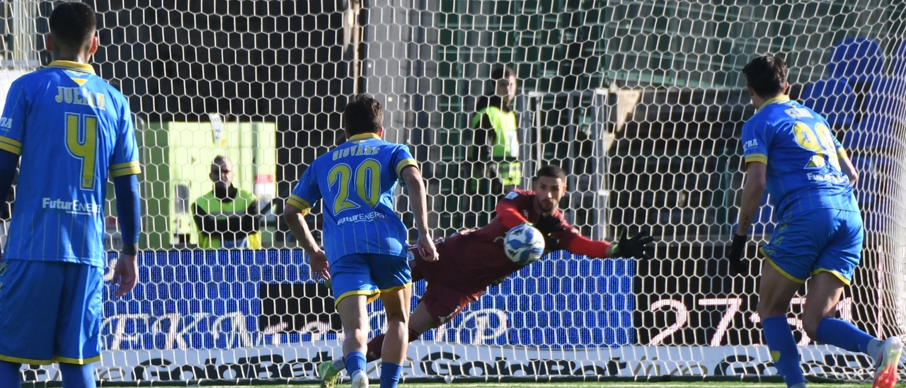 Serie B, il Brescia passa allo stadio dei Marmi. Carrarese sconfitta 1-2