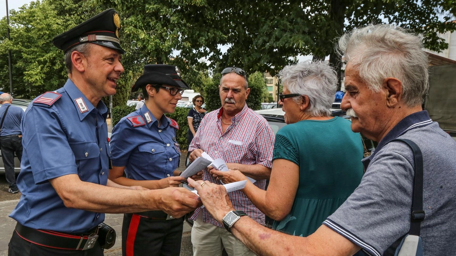 Il ’digital divide’ resta un problema: "Crescono le beffe via internet ma si rischia anche al parcheggio"