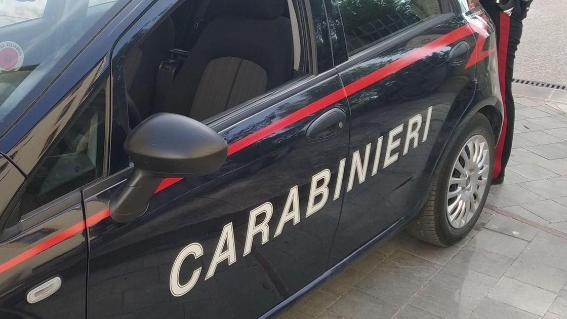 Tentano il furto alla ferramenta. Subito denunciati dai carabinieri