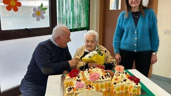 Lunedì scorso festa grande alla Rsa Masaccio di San Giovanni per il 104° compleanno di Primetta Riccò, alla presenza dei familiari e del sindaco