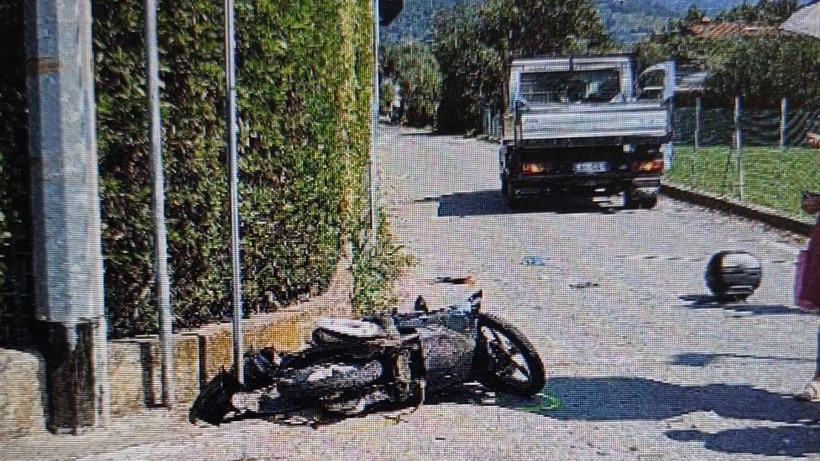 I mezzi coinvolti nell’incidente accaduto ieri mattina all’incrocio tra via Cugnia e via Puntone a Querceta