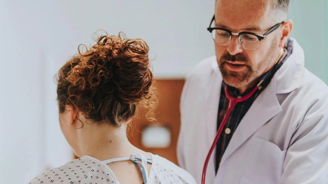 Agosto, medici sempre al lavoro. Ambulatori nella pausa-pranzo. Ecco a chi ci si può rivolgere