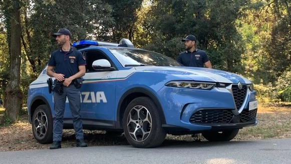 La polizia dopo un blitz mirato ha arrestato due giovani di Camaiore con l’accusa di detenzione di droga a fini di spaccio