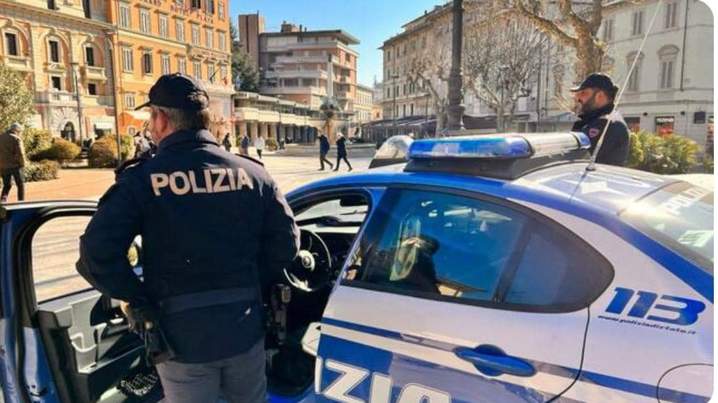 Agenti della polizia in centro a Montecatini