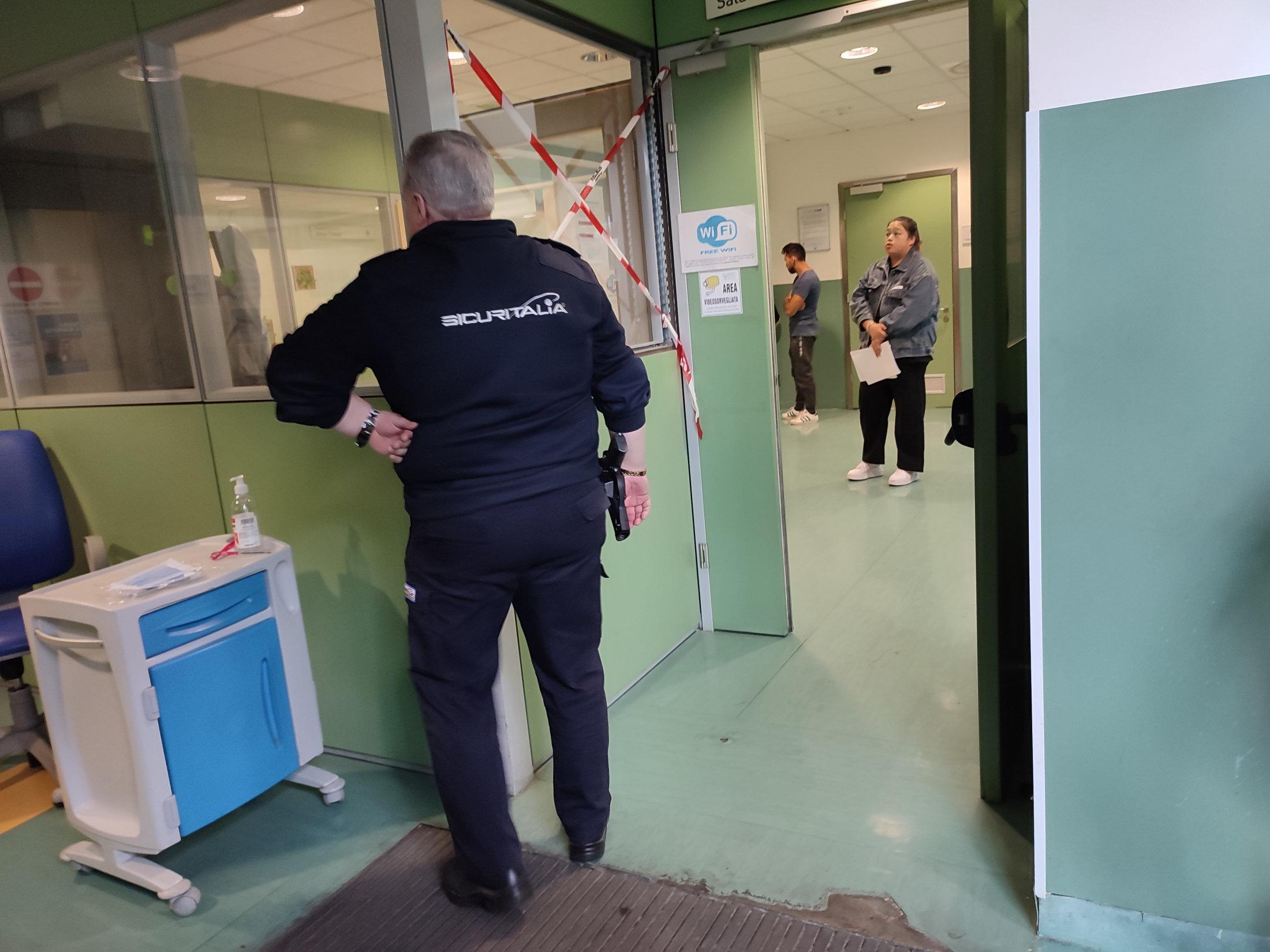 Pronto soccorso, no al posto fisso h24. Ma arrivano gli agenti che erano in ospedale